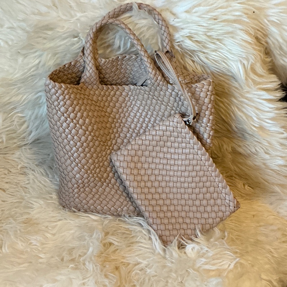 Woven tote with removable clutch